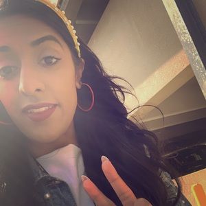 Meet your Posher, Abir